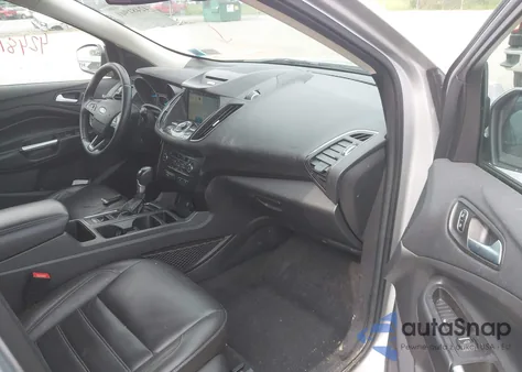 2017 Ford Escape Titanium z USA, uszkodzony, nr VIN 1FMCU9JD7HUB87034